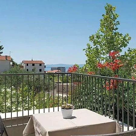 Beganovic With Private Heated Pool Podstrana